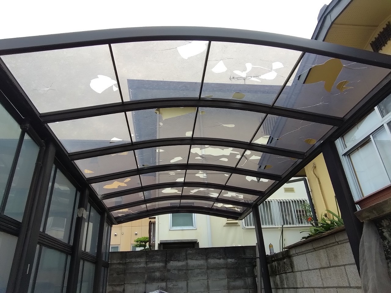 高砂市　カーポート屋根破損　ポリカーボネート